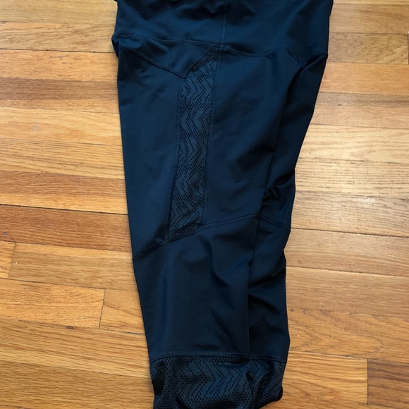 Set of 2 High Waist Black Capri Leggings w/ Detail - Picture 12 of 13